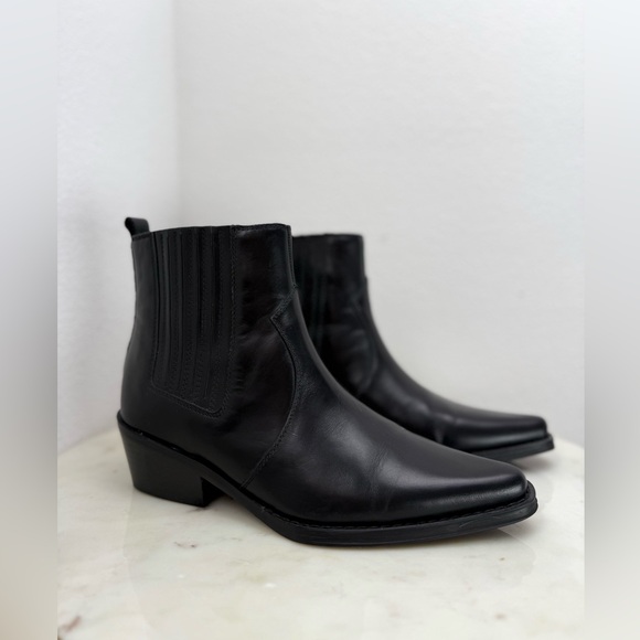 Calvin Klein Jeans Shoes - CALVIN KLEIN JEANS Barbara Black Chelsea Boots Size 8